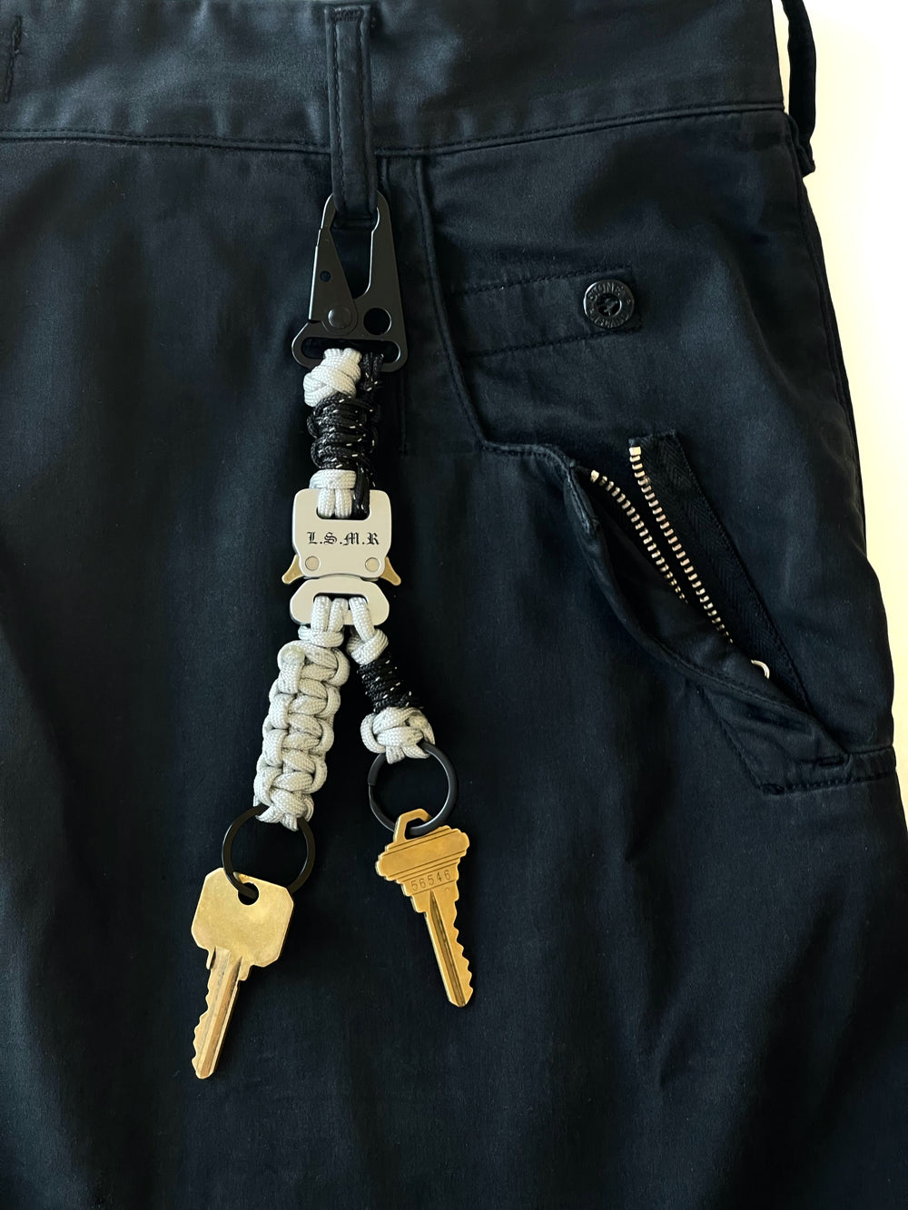 DAKOTA-Keychains-military-grade-outdoors-gear-made-in-usa-lee-side-mountain-research.jpg